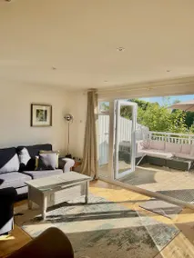Lodge with terrace - Image 2