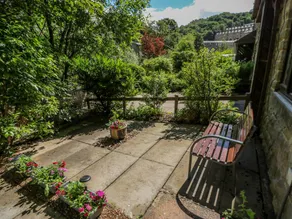 Cottage with garden - Image 2