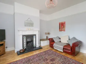 Family-friendly cottage with garden - Image 4