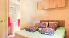 Holiday home with terrace, garden & pool - Image 5