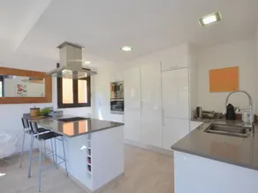 Villa with BBQ, garden & private pool - Image 5
