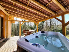 Chalet with hot tub, garden & BBQ | Mountain view - Image 3