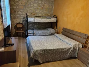 Al Vecio Magazin - Agriturismo familiare con panorama Colli Berici, cibo locale, passeggiate, uliveti, pet-friendly: Camera quadrupla - perfetta per famiglie - Image 5