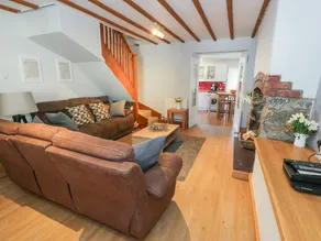 Cottage with garden & terrace - Image 2