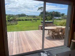 Maison avec jardin, barbecue et jacuzzi - Image 4