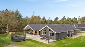 House with pool, BBQ & terrace - Image 2