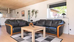 Holiday home with terrace - Image 5