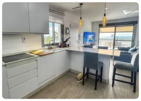 Appartement de vacances adapté aux familles avec piscine privée, terrasse et barbecue | Vue ville | Plage à proximité | Avec animaux admis - Image 5