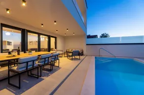 Fully equipped ample villa with barbecue, pool & terrace | Pool view - Image 4