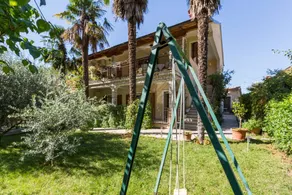 Apartment with terrace & garden - Image 2