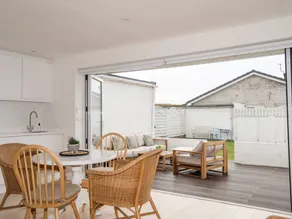 Cottage with garden | Beach view - Image 3