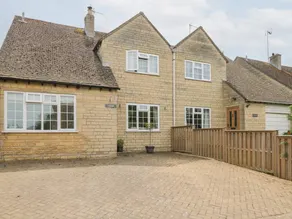 Cottage with garden - Image 2
