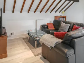Cottage with garden - Image 3
