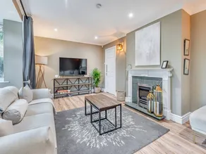 Cottage with garden | River view - Image 2