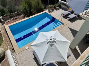 Ample villa with terrace, private pool & BBQ - Image 5