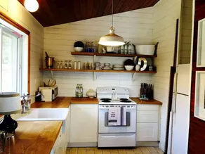 Pet-Friendly Lakeside Cabin Getaway near Muskoka, Ontario - Image 3