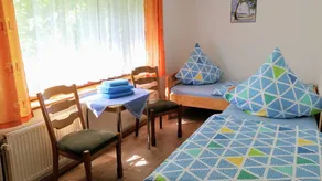 Nice holiday apartment with garden, terrace & barbecue | Garden view - Image 4