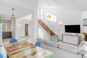 Holiday Home 'París' with Sea Views, Wi-Fi and Air Conditioning - Image 4