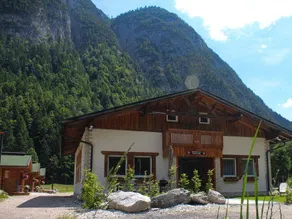 Lodge with terrace & heated pool | Pets are welcome - Image 4