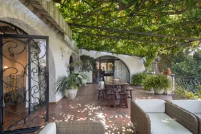 Family-oriented villa with BBQ, terrace & garden | City view | Good for workation | Pets allowed - Image 5