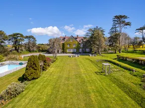 Cottage with pool & garden | Beach view - Image 3