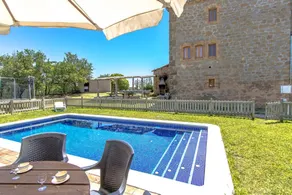 Villa with barbeque, garden & private pool - Image 3