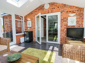 Child-friendly beautiful cottage with garden - Image 5