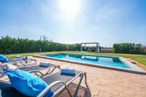 Fully equipped holiday home with private pool, barbeque & terrace - Image 4