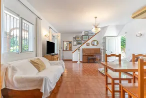 Voll ausgestattetes Ferienhaus mit Terrasse, Grill und Pool | Meerblick - Image 4