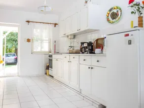 House with garden, terrace & barbeque - Image 4