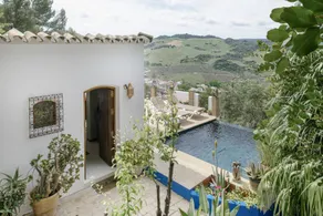 Villa with terrace, pool & barbecue | Garden view | Suitable for remote work - Image 2