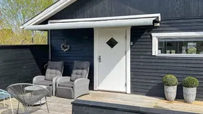 Ample holiday home with terrace - Image 2
