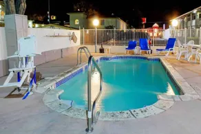 Apartment with pool - Image 3