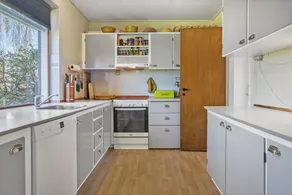 Holiday home with terrace & barbecue - Image 3