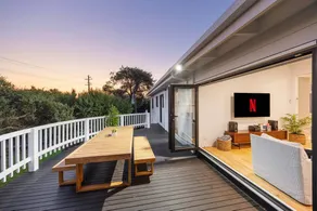 Child-friendly holiday home with garden, barbeque & fast internet - Image 5