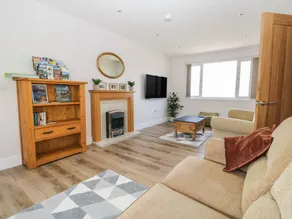 Cottage with garden - Image 4