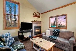 Tranquil Secluded Cabin with Private Deck, Hot-Tub, Pool Table and Views in Ohio - Image 5