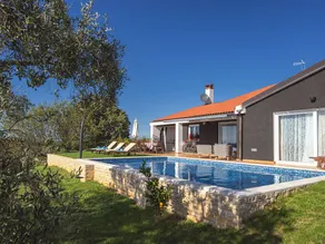 Fully equipped holiday home with terrace, barbecue & jacuzzi | Sea view | Pets allowed - Image 4