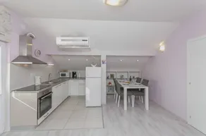 Holiday apartment with private pool & barbeque | Sea view - Image 5