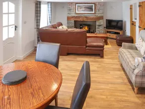 Family-oriented cottage with garden | River view | Pets are welcome - Image 3