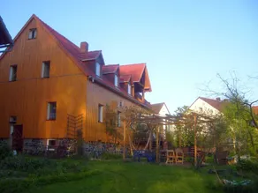 Apartamento vacacional con barbacoa y jardín | Vistas al jardín - Image 2