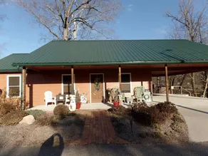 Woodland Cottage Rental Perfect for Couples Overlooking Raccoon Creek in Ohio - Image 5