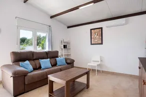 Holiday home with garden & barbeque | Garden view - Image 3