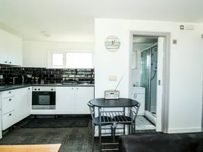 Cottage with garden - Image 4