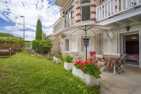 Agréable appartement adapté aux familles avec terrasse, internet haut débit et jardin | Vue plage | À côté de la plage | Parfait pour le travail à distance | Avec animaux admis - Image 2