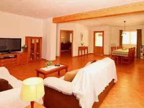 Holiday apartment with garden & BBQ - Image 2