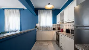 Holiday apartment with private pool, terrace & garden - Image 4