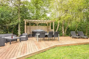 Holiday home with terrace, BBQ & garden - Image 4