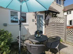 Family-oriented wonderful cottage with garden - Image 3