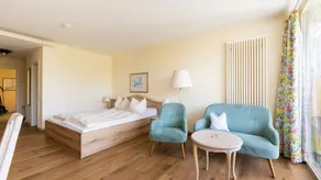 Apartment with pool - Image 5